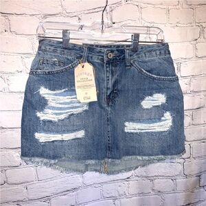 NWT Vanilla Star Distressed Mini Skirt Junios Size 7 Cotton Blue Denim